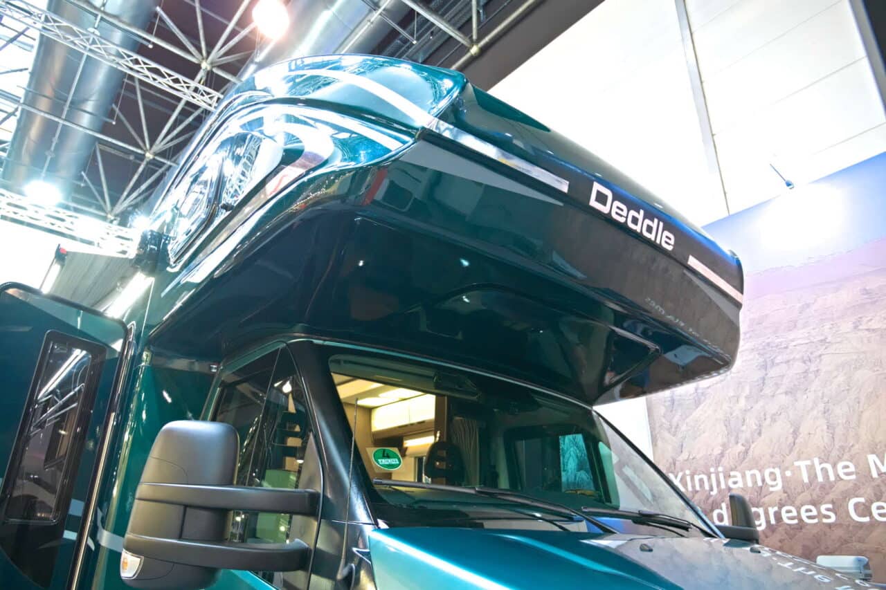 Deddle RV Carbonic Liner 78 - Alcove na zewnątrz Caravan Salon 2024