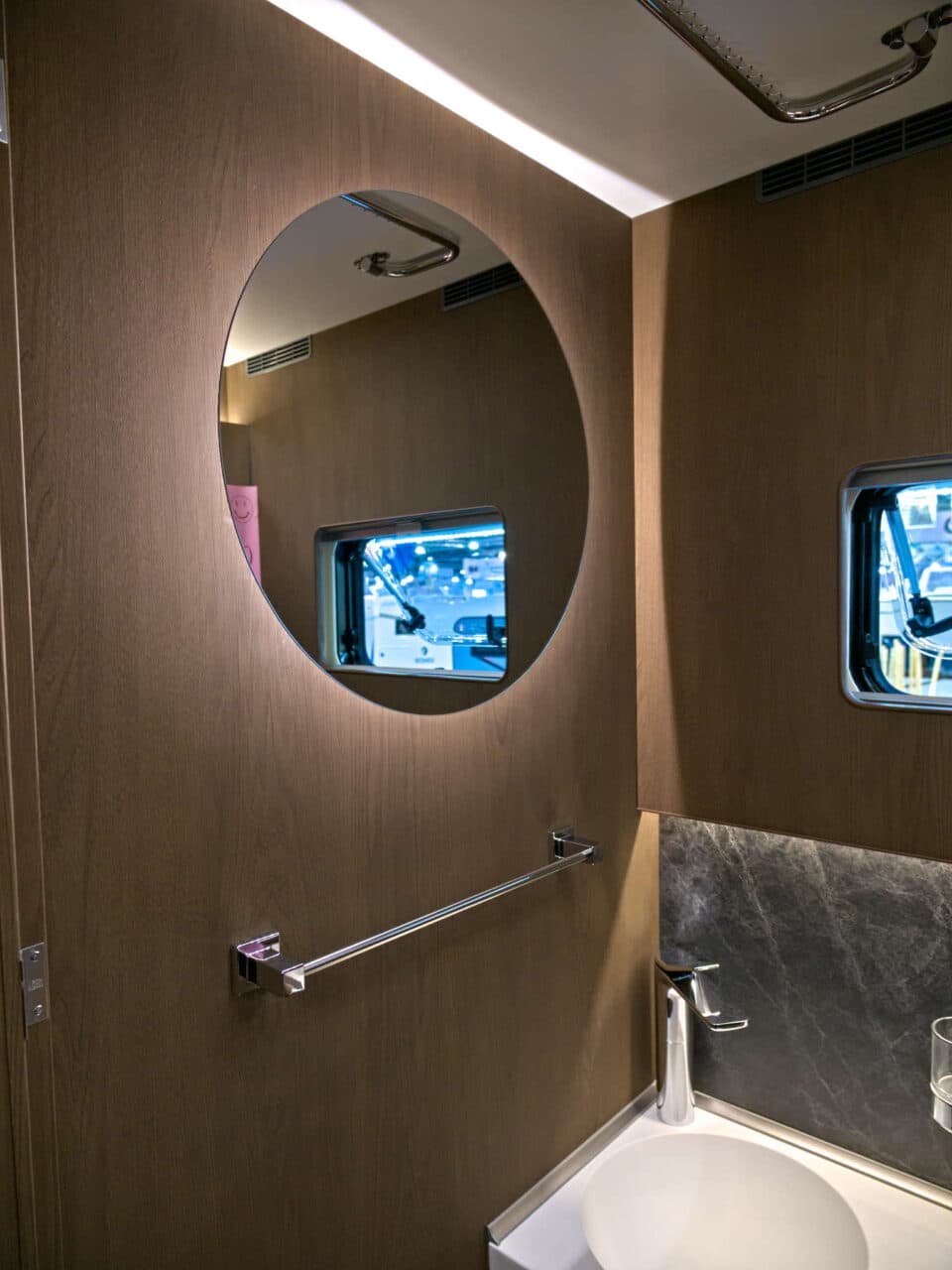 Deddle RV Carbonic Liner 78 - Mirror Caravan Salon 2024