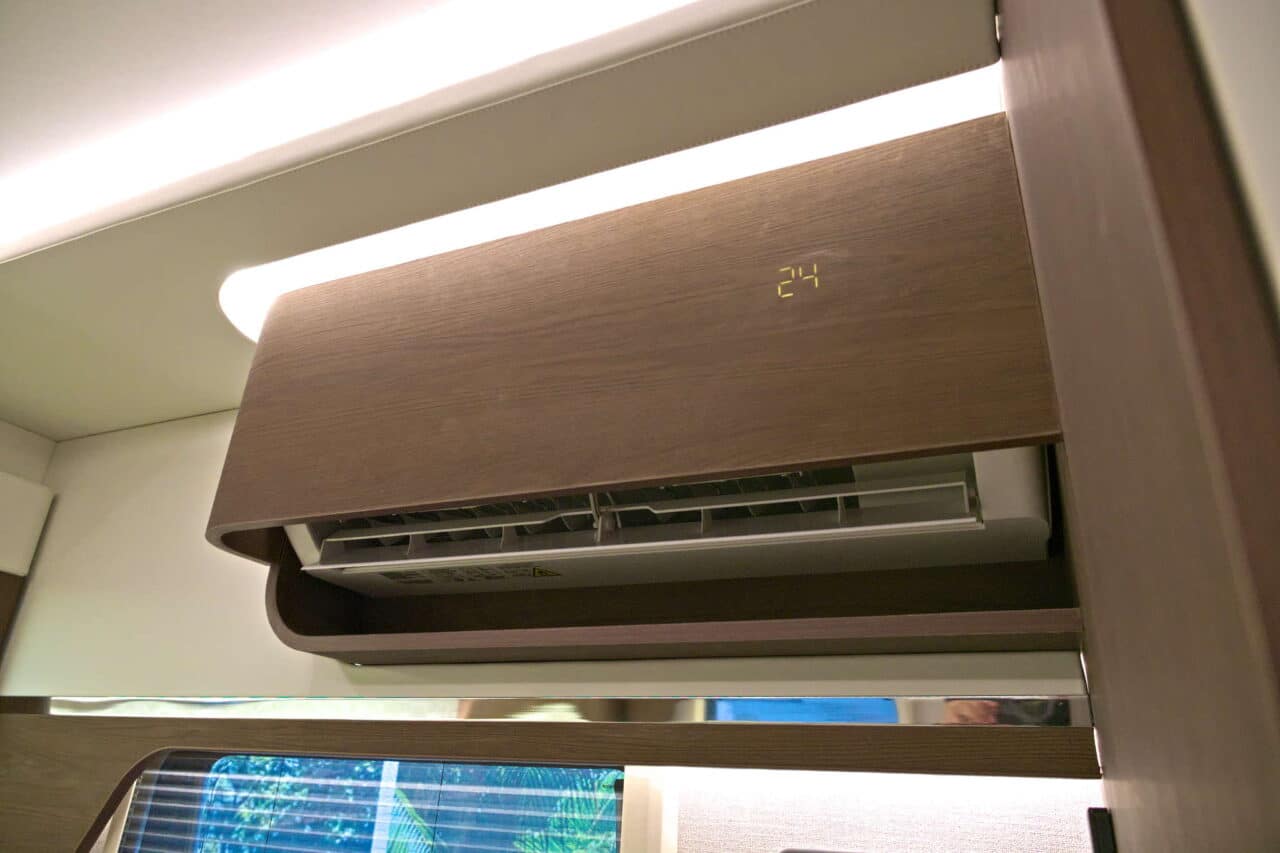 Deddle RV Carbonic Liner 78 - Ogrzewanie przyczepy kempingowej Salon 2024