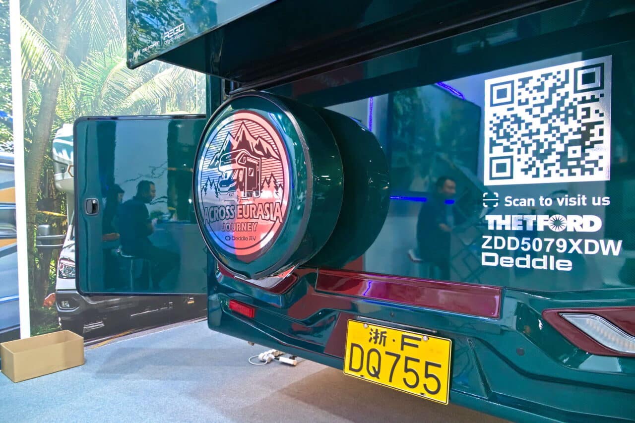 Deddle RV Carbonic Liner 78 - widok z tyłu Caravan Salon 2024