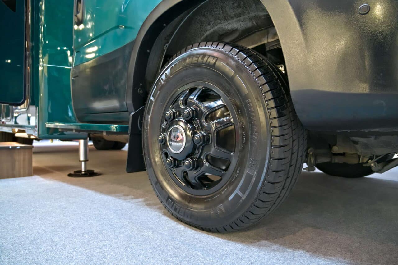 Deddle RV Carbonic Liner 78 - Opony Caravan Salon 2024