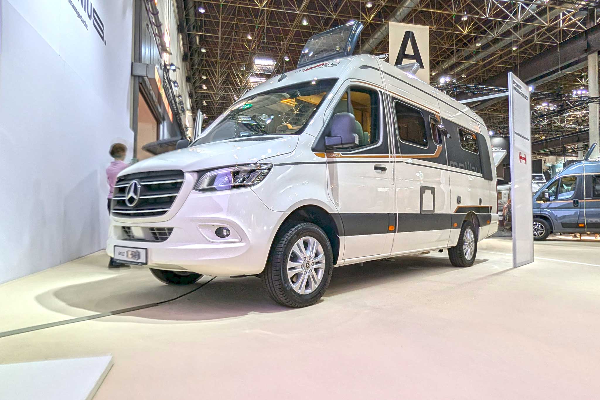 Innovations Caravan Salon 2024: Malibu Genius 641 LE – Kompaktowy komfort z innowacyjnym przedłużeniem tylnym