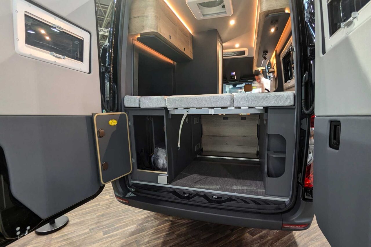 Innovations Caravan Salon 2024: Clever Aventuro 600 - sprytny sprinter z napędem na wszystkie koła dla 2 osób 6 clever aventuro 600 caravan salon 2024 heck