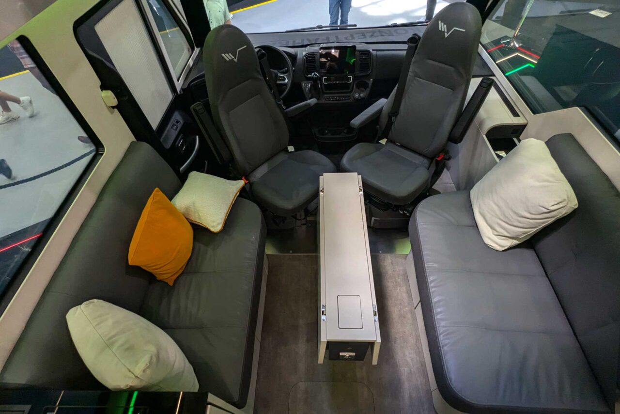 Mobilvetta Fluideen, miejsce do siedzenia, kabina kierowcy Caravan Salon 2024