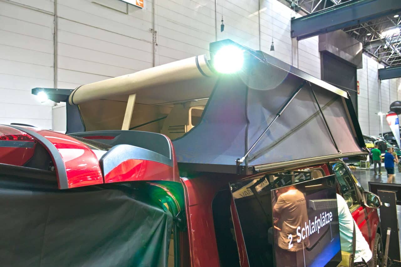 Innovations Caravan Salon 2024: SpaceCamper Roof - przełomowy namiot dachowy i wysuwany dach w jednym 1 spacecamper roof hinten