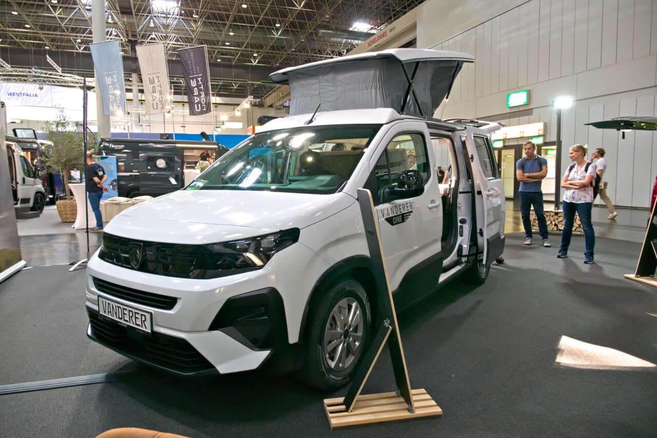Vanderer One (2025): kompaktowy minikamper z modułowym nadwoziem i dachem sypialnym 2 vanderer one peugeot rifter