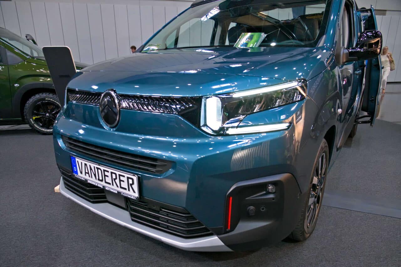 Vanderer One (2025): kompaktowy minikamper z modułowym nadwoziem i dachem sypialnym 17 vanderer one exterieur