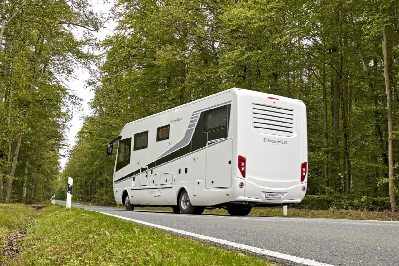 Innowacyjny luksusowy kamper: Phoenix prezentuje Top-Liner 9000 BMLX 1 Innowacyjny luksusowy kamper: Phoenix prezentuje Top-Liner 9000 BMLX