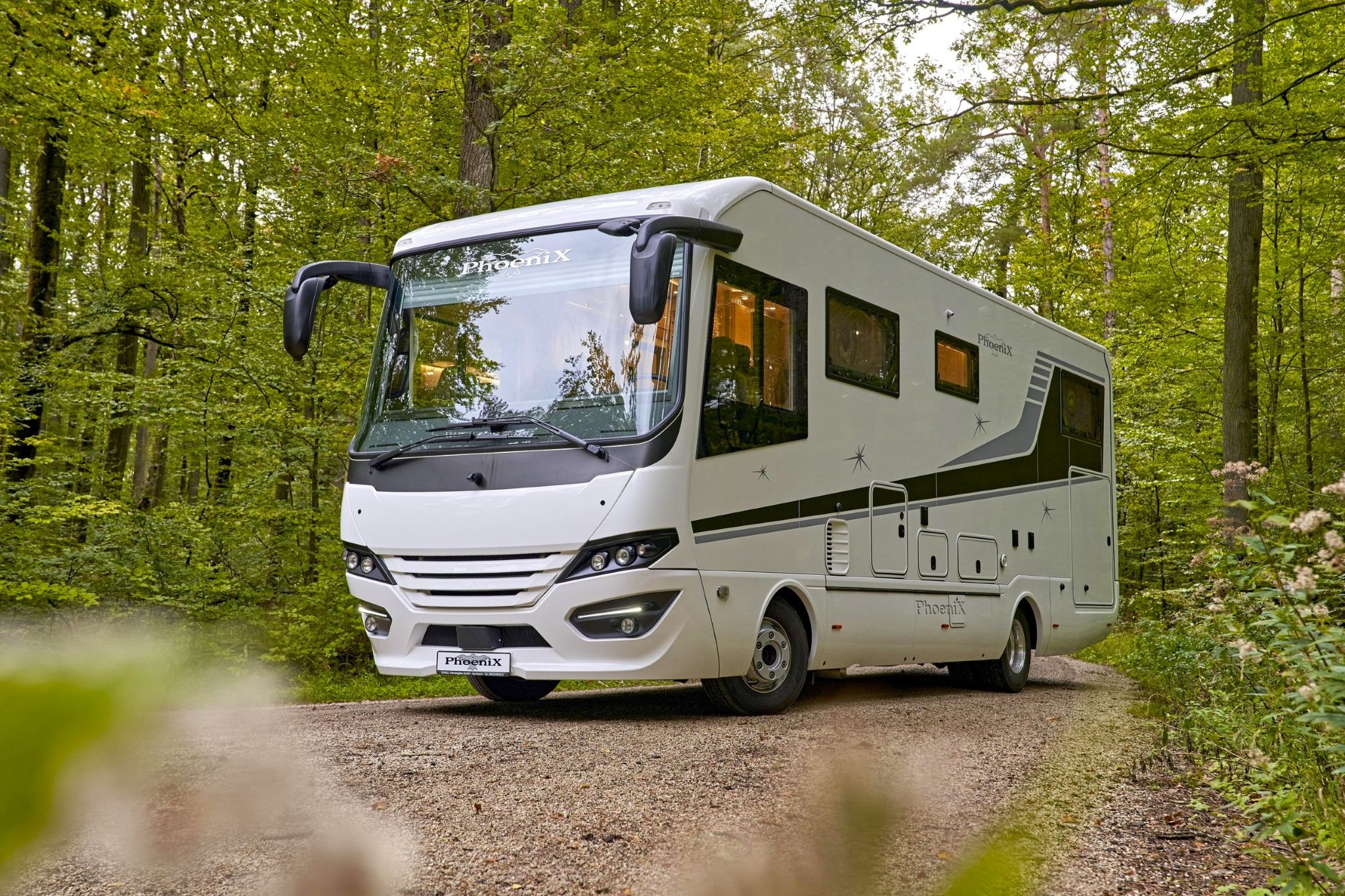Innowacyjny luksusowy kamper: Phoenix prezentuje Top-Liner 9000 BMLX