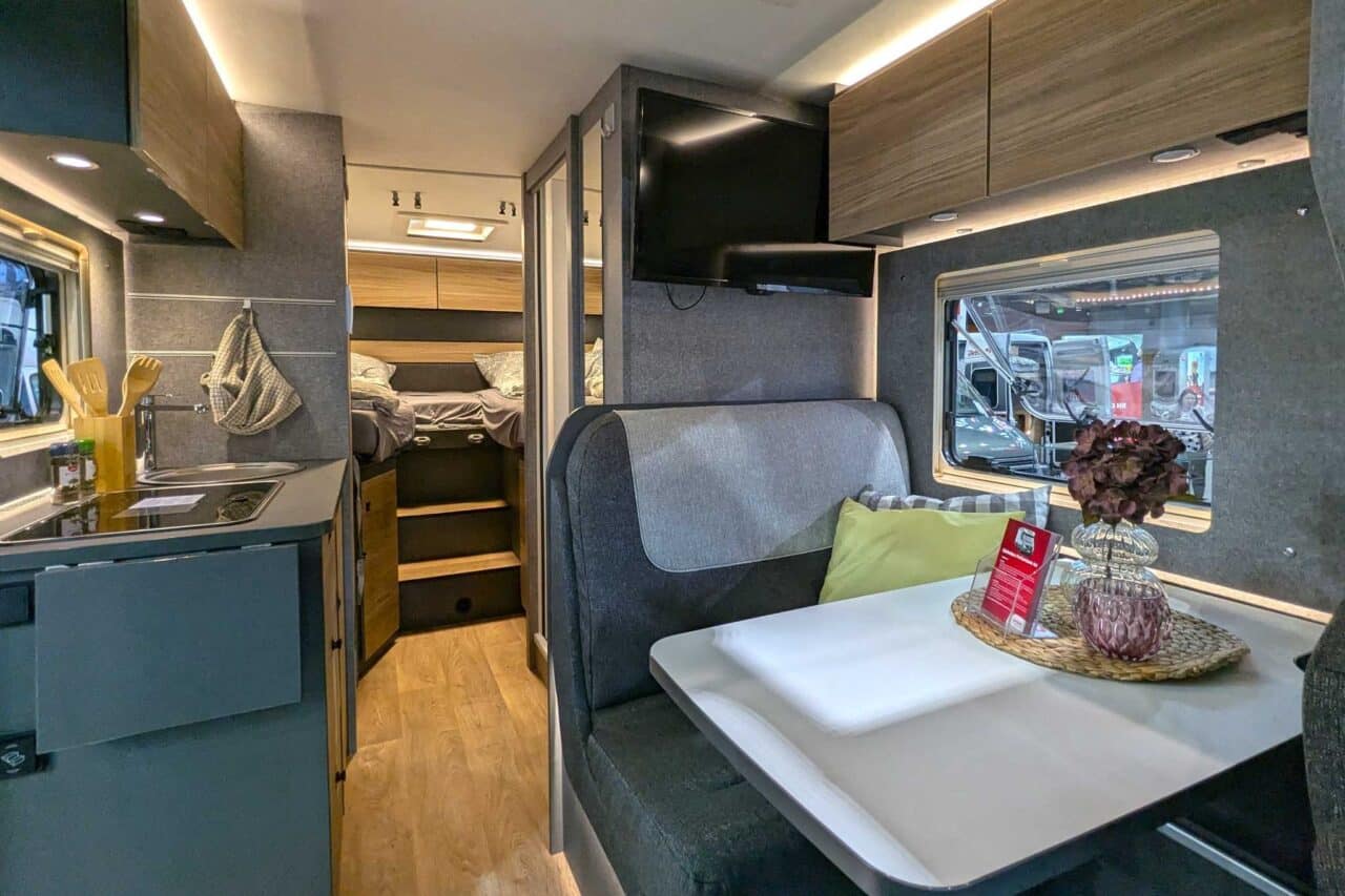 Gotowy do jazdy w terenie i na drodze: Dethleffs Globebus Performance 4x4 First Edition (2025) 4 dethleffs globebus performance 4x4 interieur