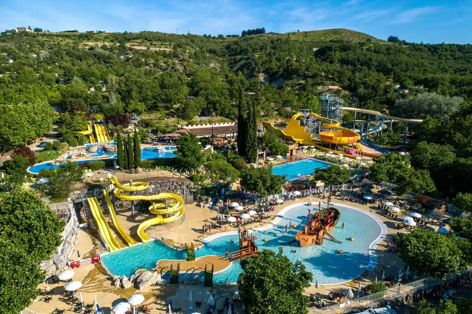 Kemping z parkiem wodnym we Francji - Camping Le Pommier